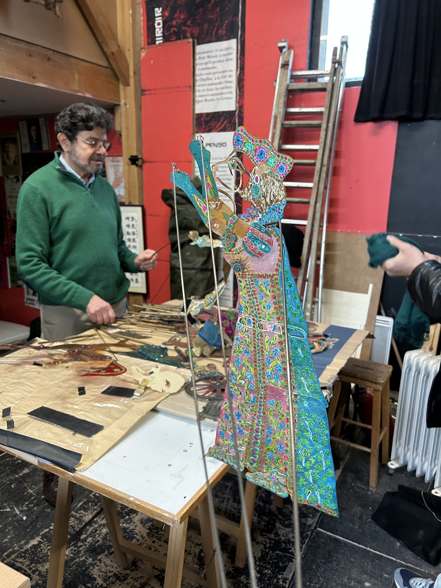 獅鷲創社作品《我，一個法國人，就這麼成了臺灣布袋戲偶師》作者班任旅來台　10 /18 演出皮影戲《哪吒鬧海》