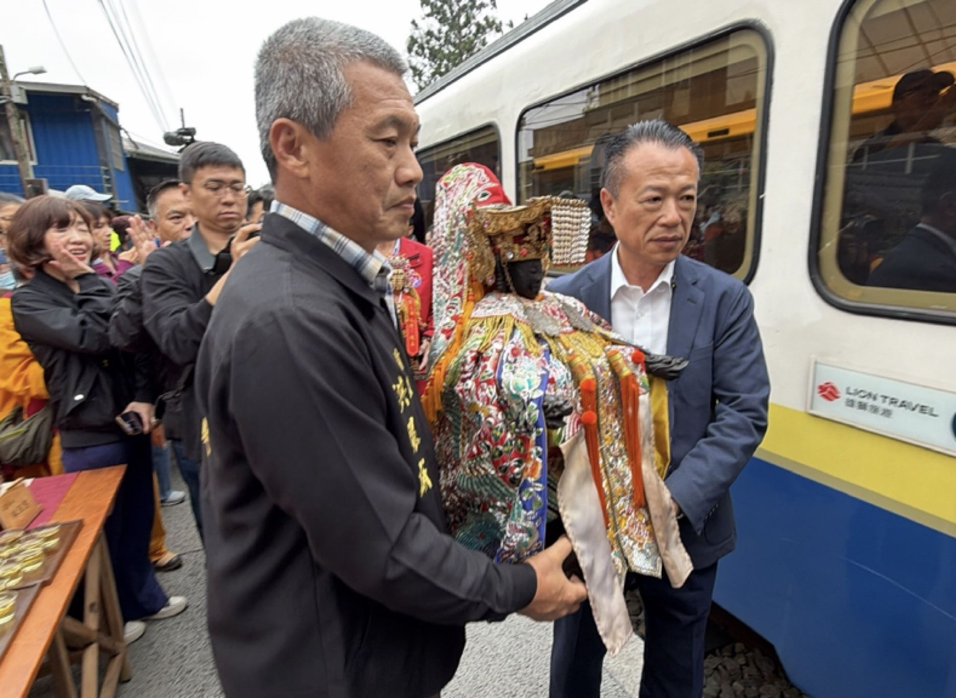 媽祖首搭林鐵「栩悅號」阿里山迎曙光　翁章梁接駕祈福