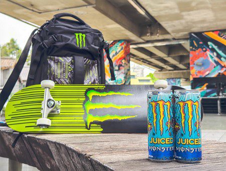▲ Aussie Style Lemonade 以及Monster限量滑板與周邊。(圖/ Monster Energy 提供)
