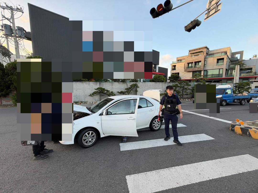 車輛故障受困路中　鹿港暖警協助排除深獲好評
