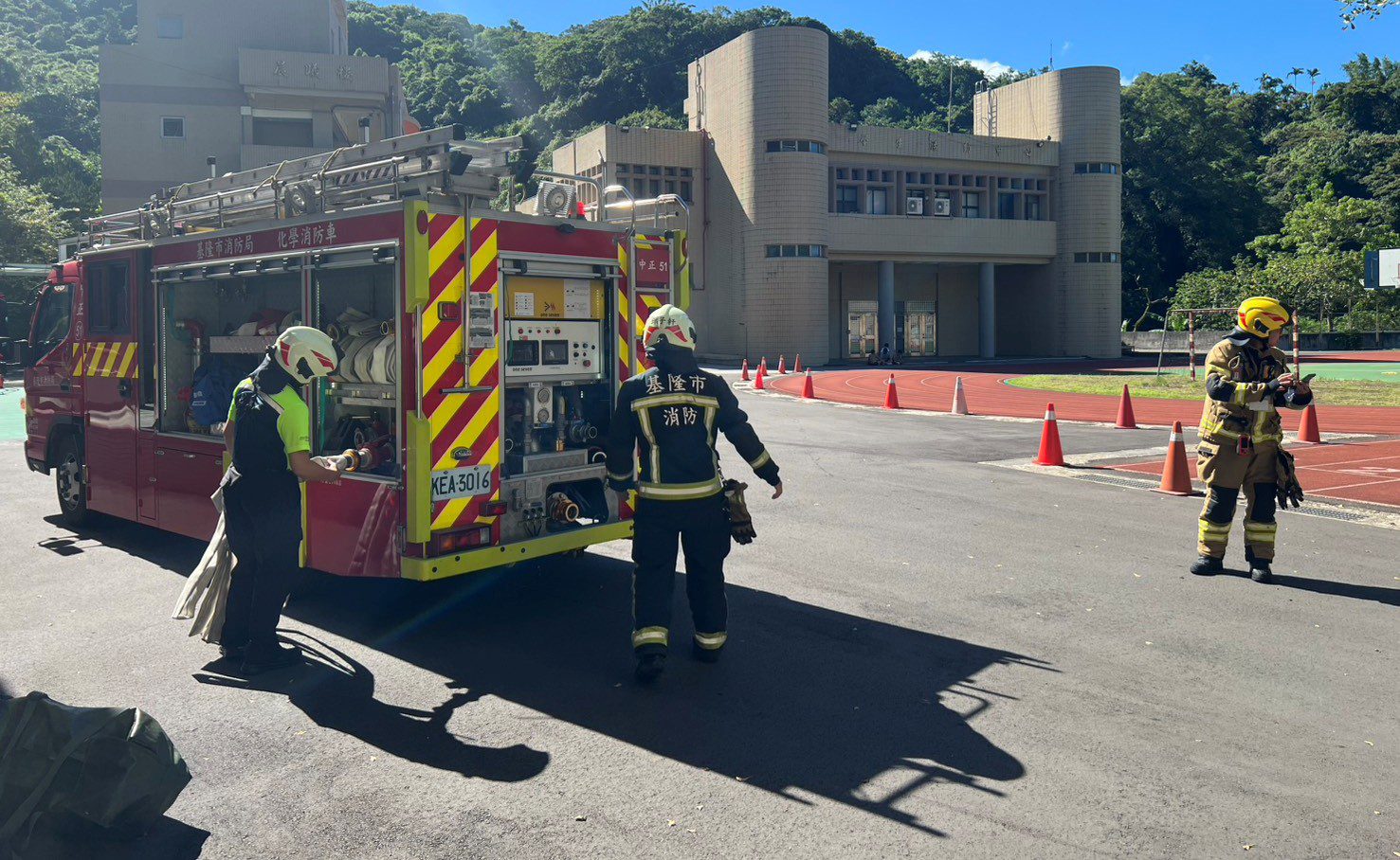 強化跨區協作！基隆五大消防分隊正濱國小實兵演練