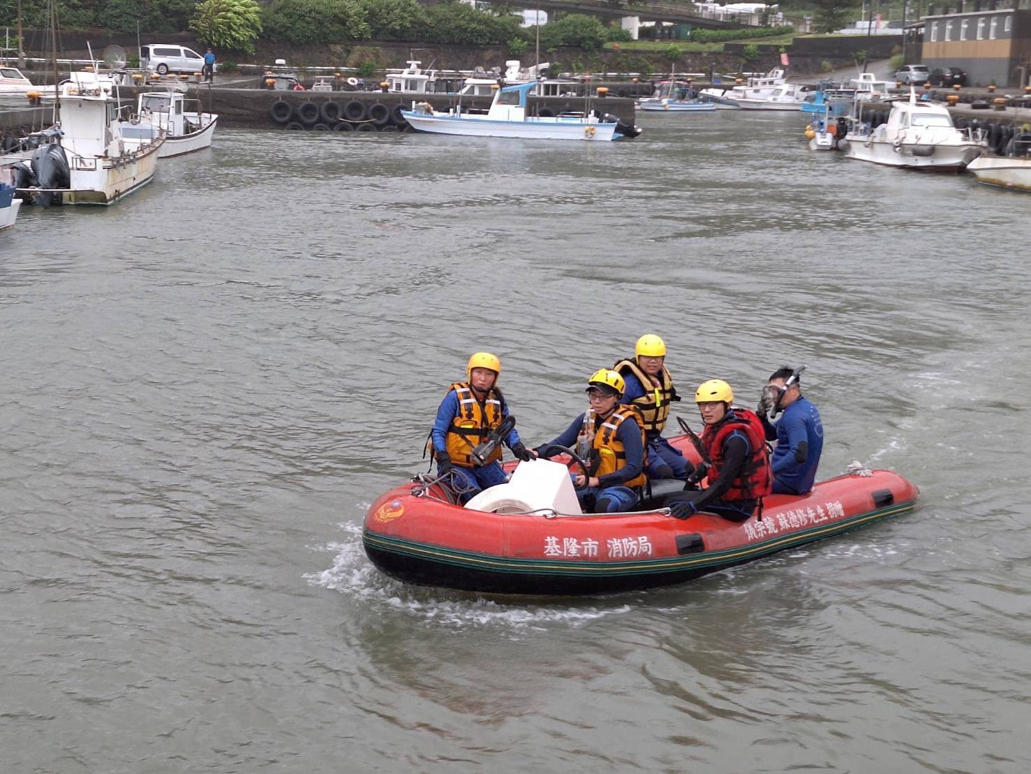 高風險水域救援實兵演練　中正潮境公園救溺演練強化救災應變