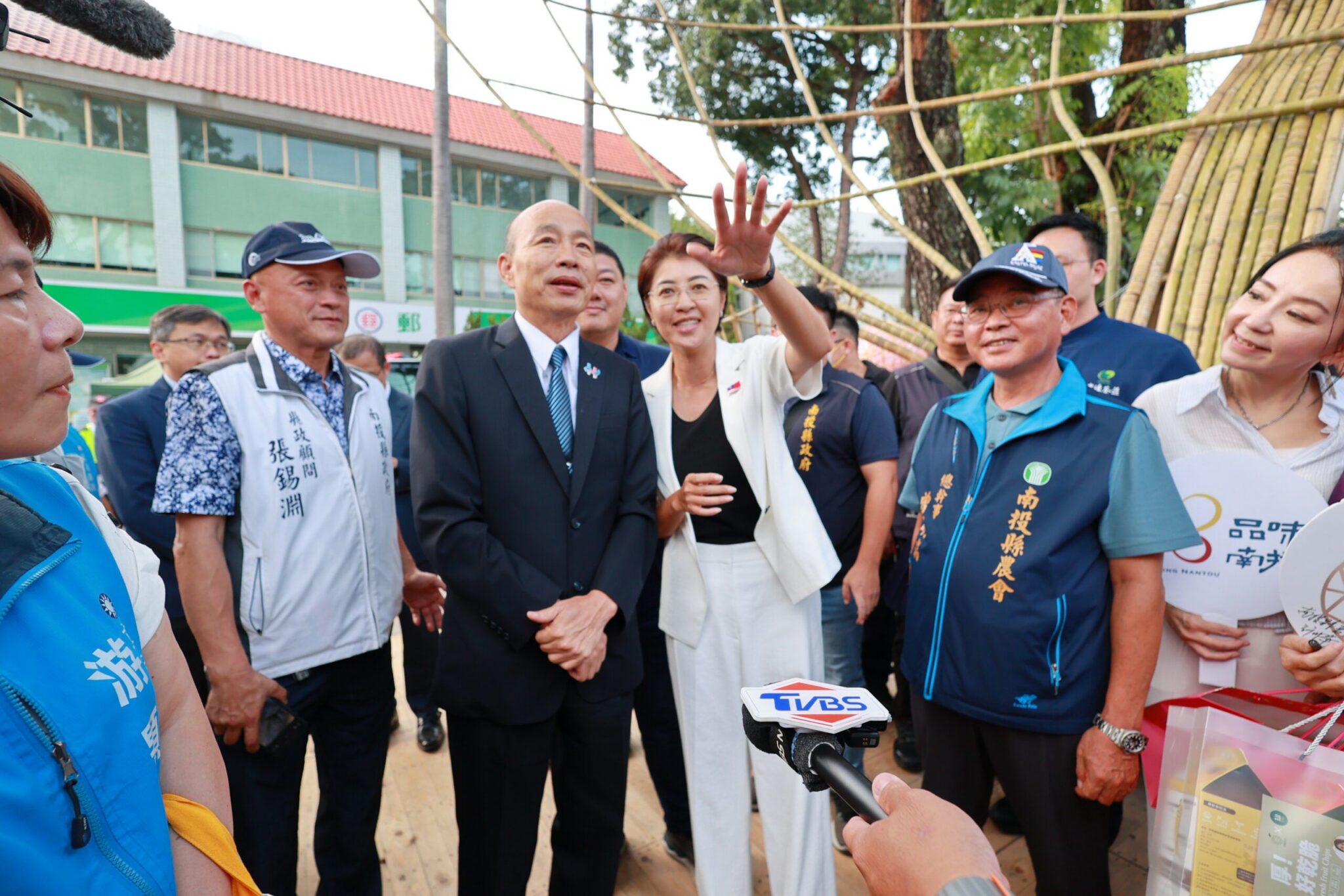 立法院長韓國瑜逛茶博　邀民眾共賞 10日南投國慶焰火