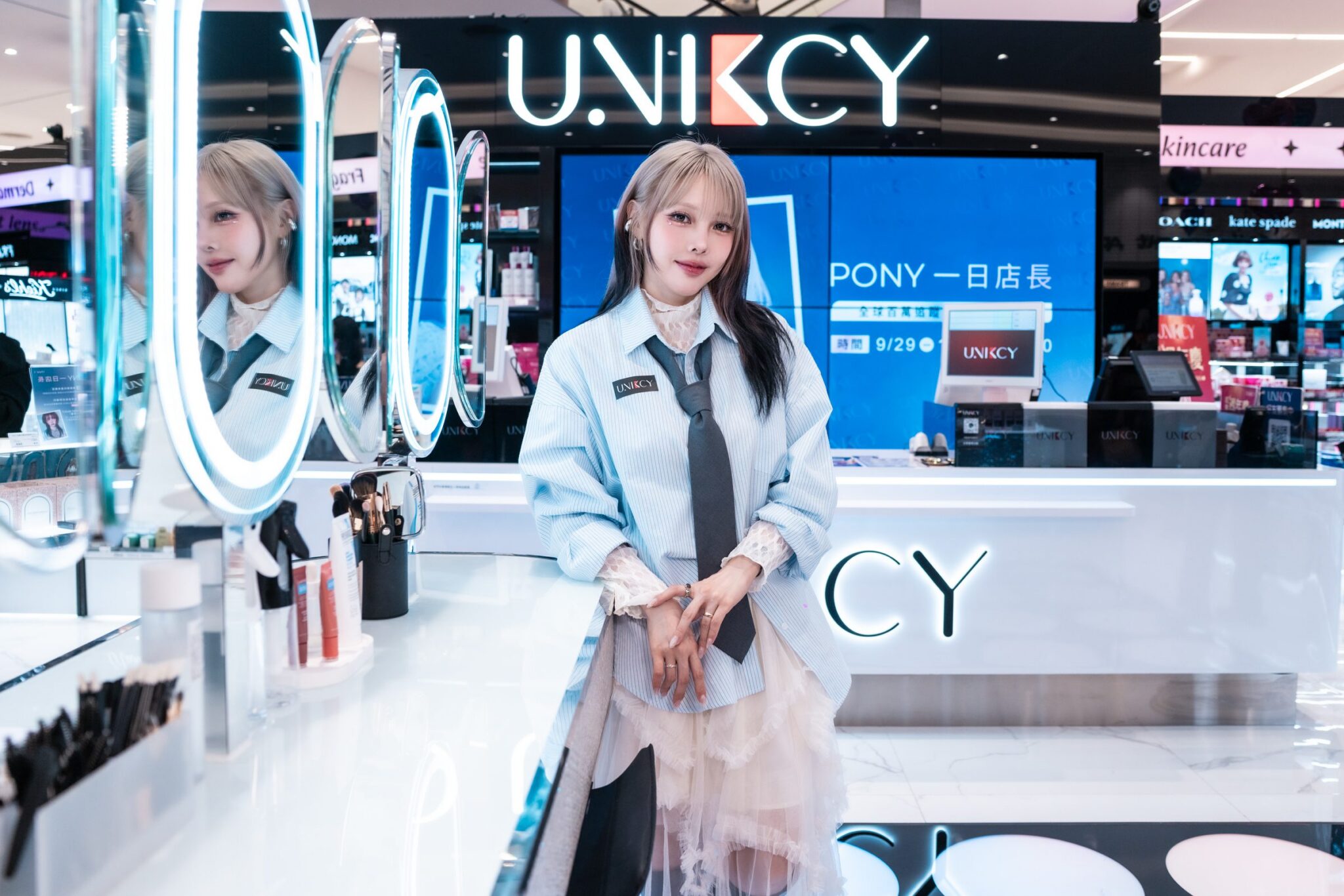 韓國彩妝美女 PONY 現身 UNIKCY DREAM PLAZA 門市擔任一日店長