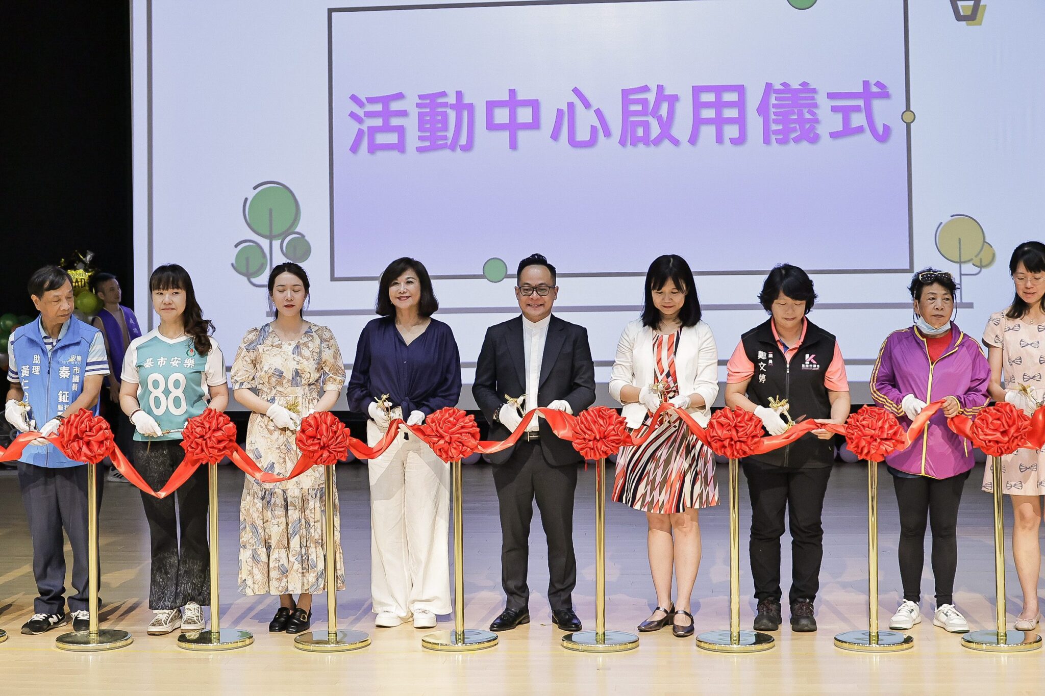 基隆成功國小活動中心啟用　畢業生在嶄新空間寫下青春篇章