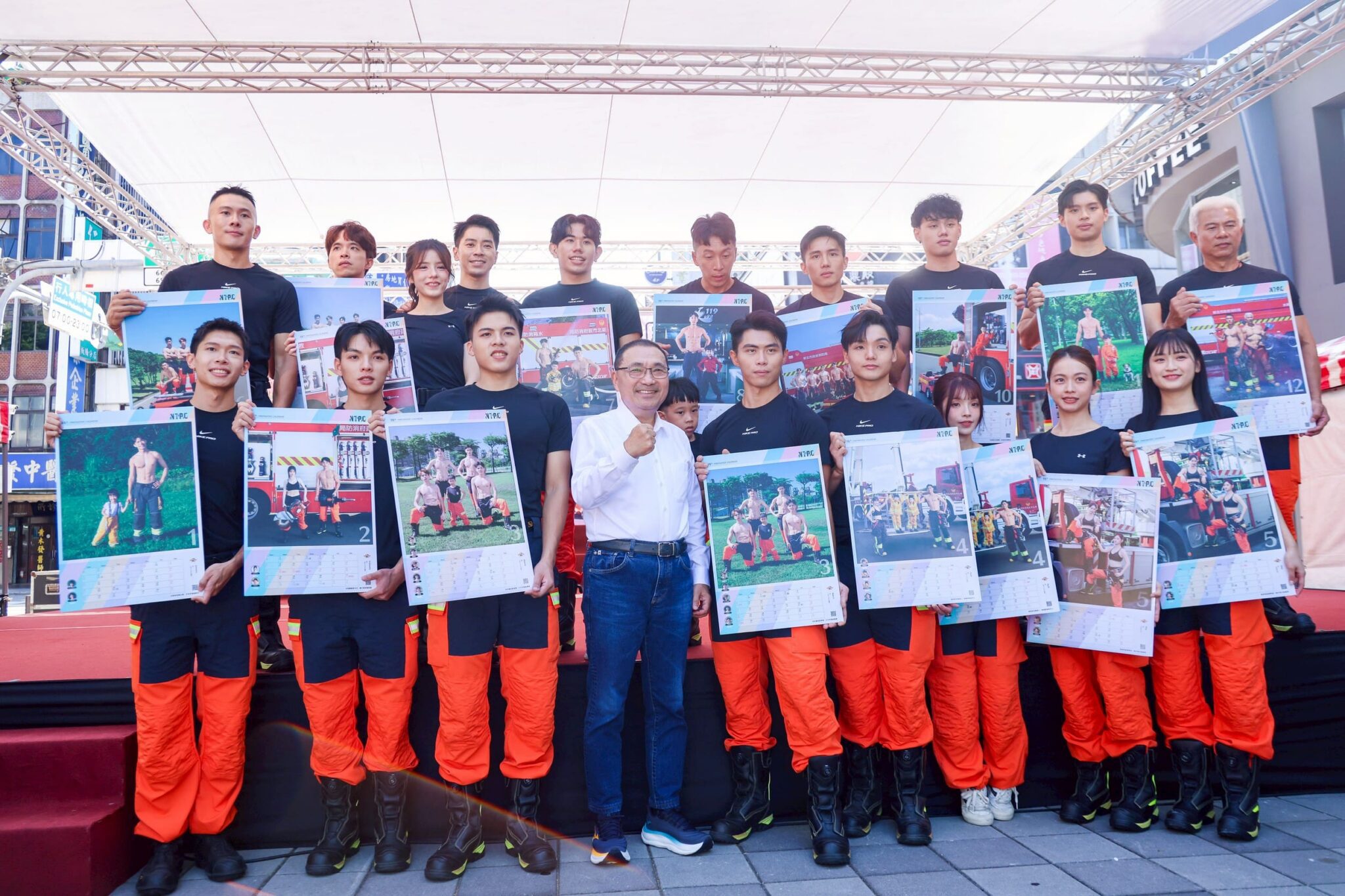 2026新北消防形象月曆發表　侯友宜邀大家做公益挺消防