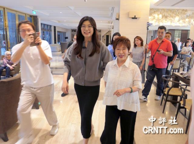 爆料不斷！鄭麗文：強烈感受有人不願我當選　拜會洪秀柱相見歡