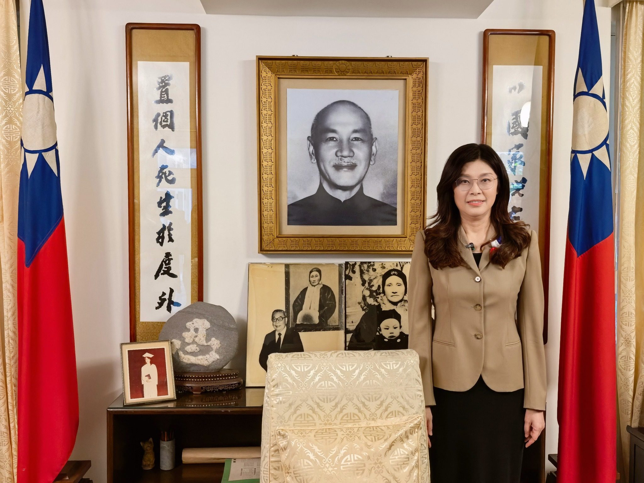 國民黨131年黨慶　鄭麗文桃園謁陵致敬兩蔣