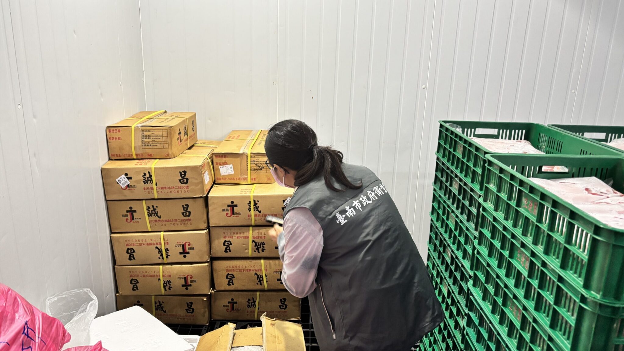 臺南市政府即時攔截有疑慮的豬肉原料， 全面強化食安稽查與防疫措施