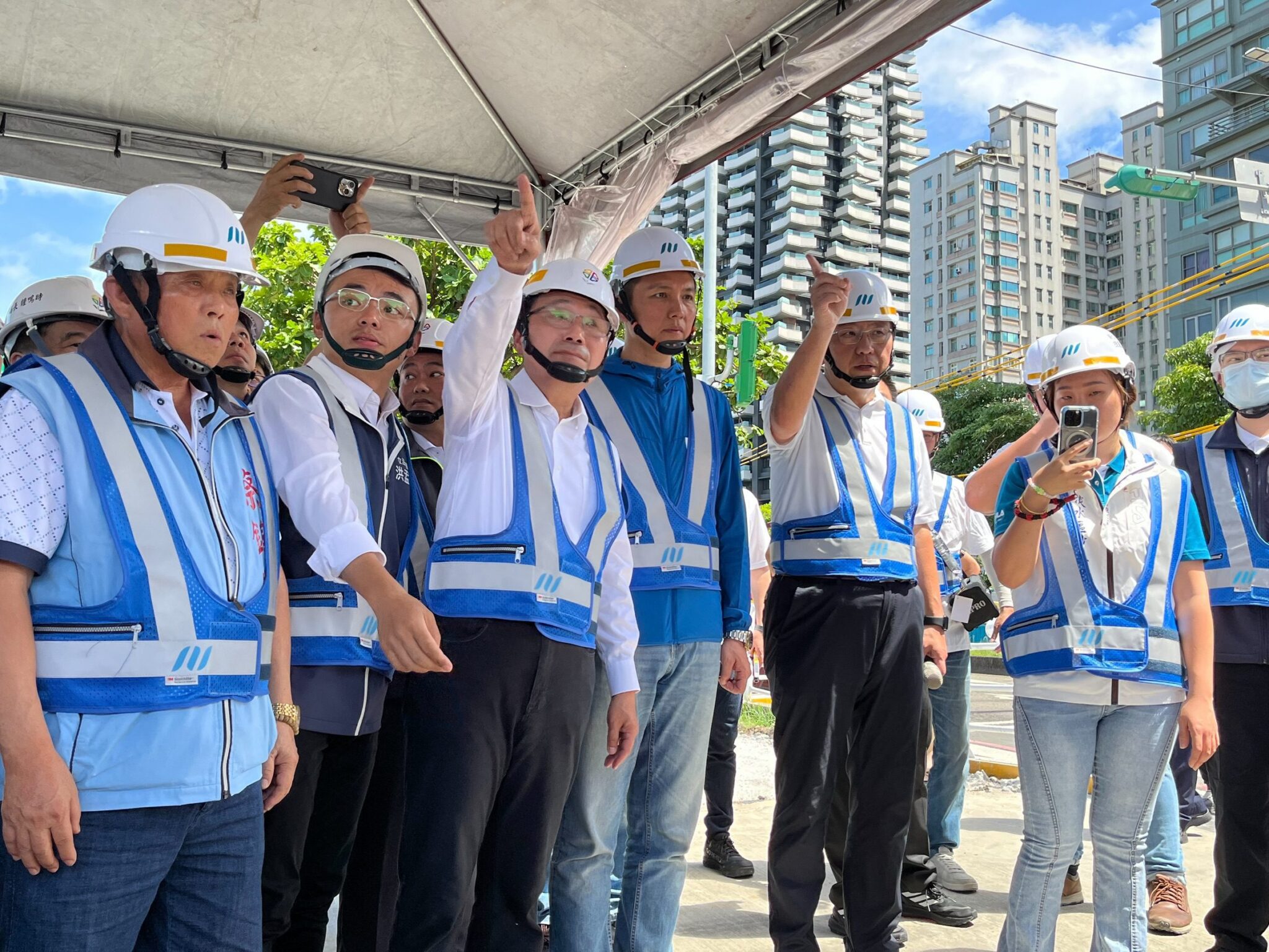 侯友宜視察淡海輕軌第二期先期工程　盼中央速核定二期修正計畫