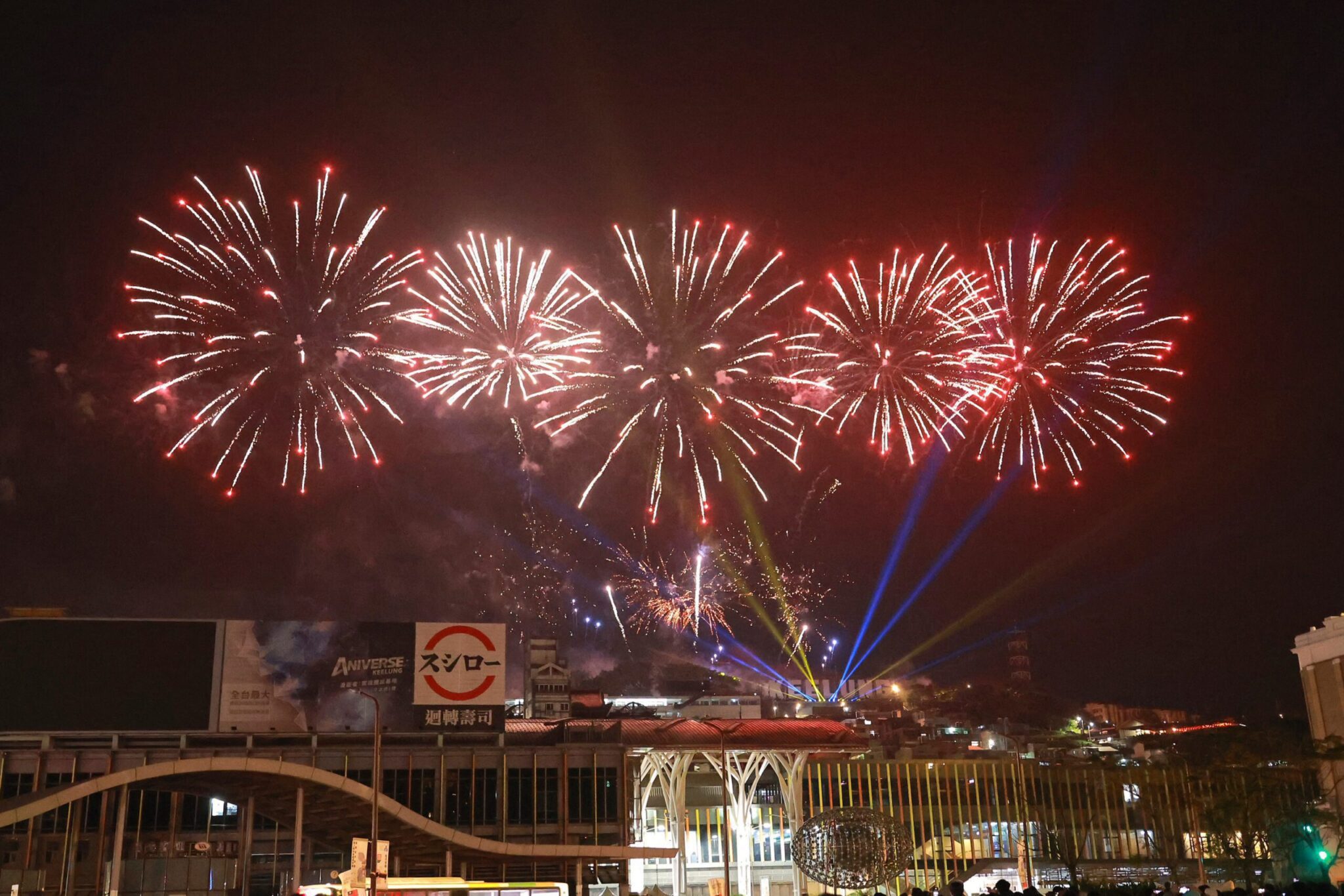 歷年最長煙火秀!基隆660秒璀璨跨年煙火點亮2025 歷年最長煙火秀!基隆660秒璀璨跨年煙火點亮2025