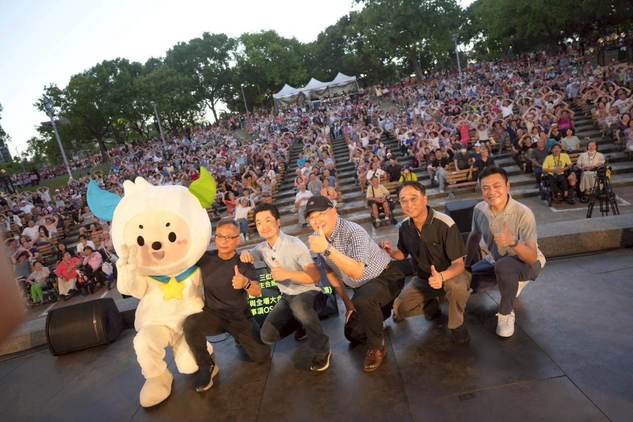 蔣萬安大安公園開金嗓　與市民重溫民歌美好歲月