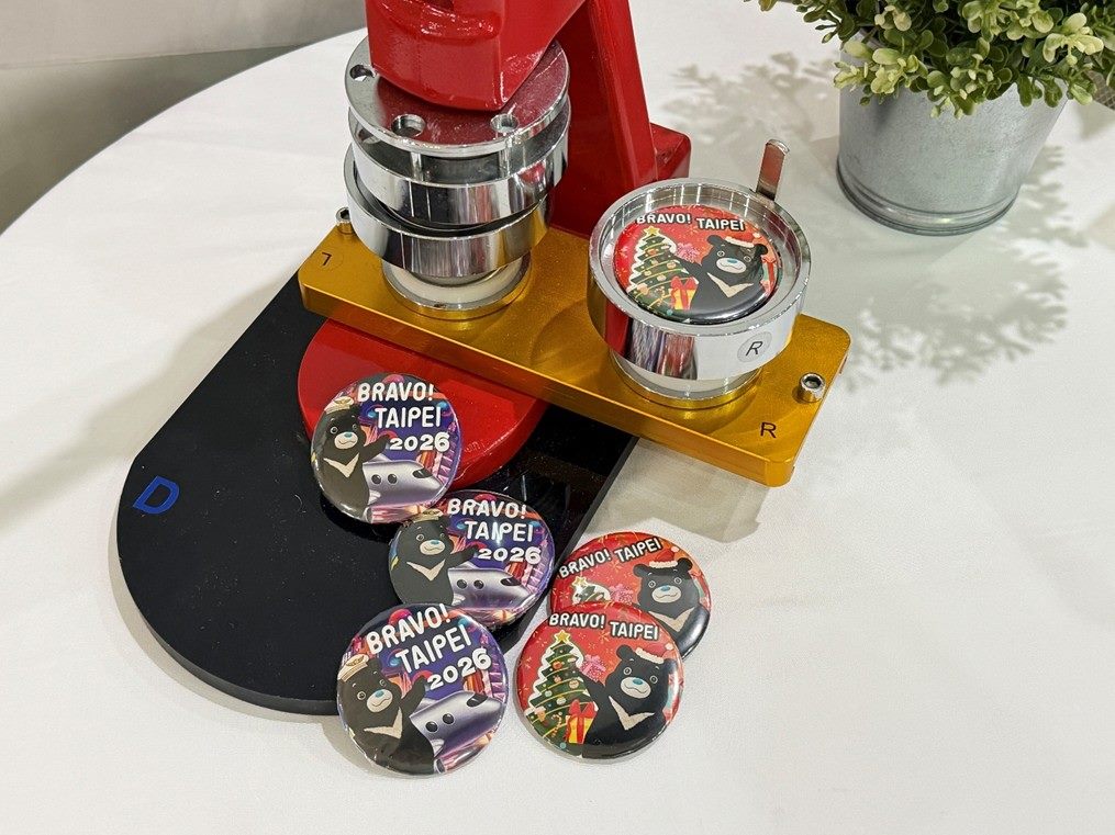 熊讚陪你過耶誕迎跨年　香堤廣場限定小屋亮相