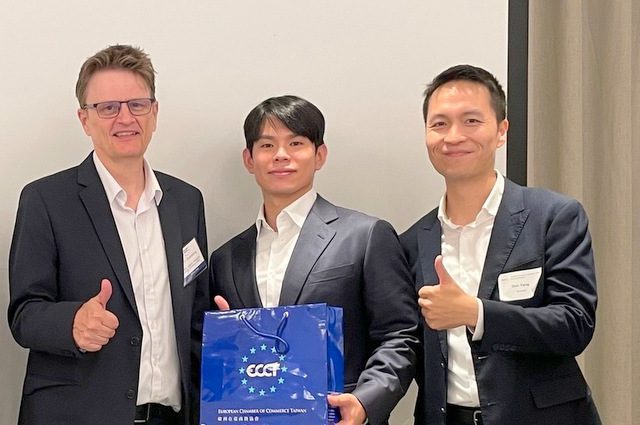 “小英男孩”鄭亦麟涉收賄　檢調上門遭嗆聲