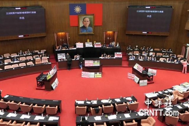 卓榮泰分4批邀綠委便當會　備戰新會期