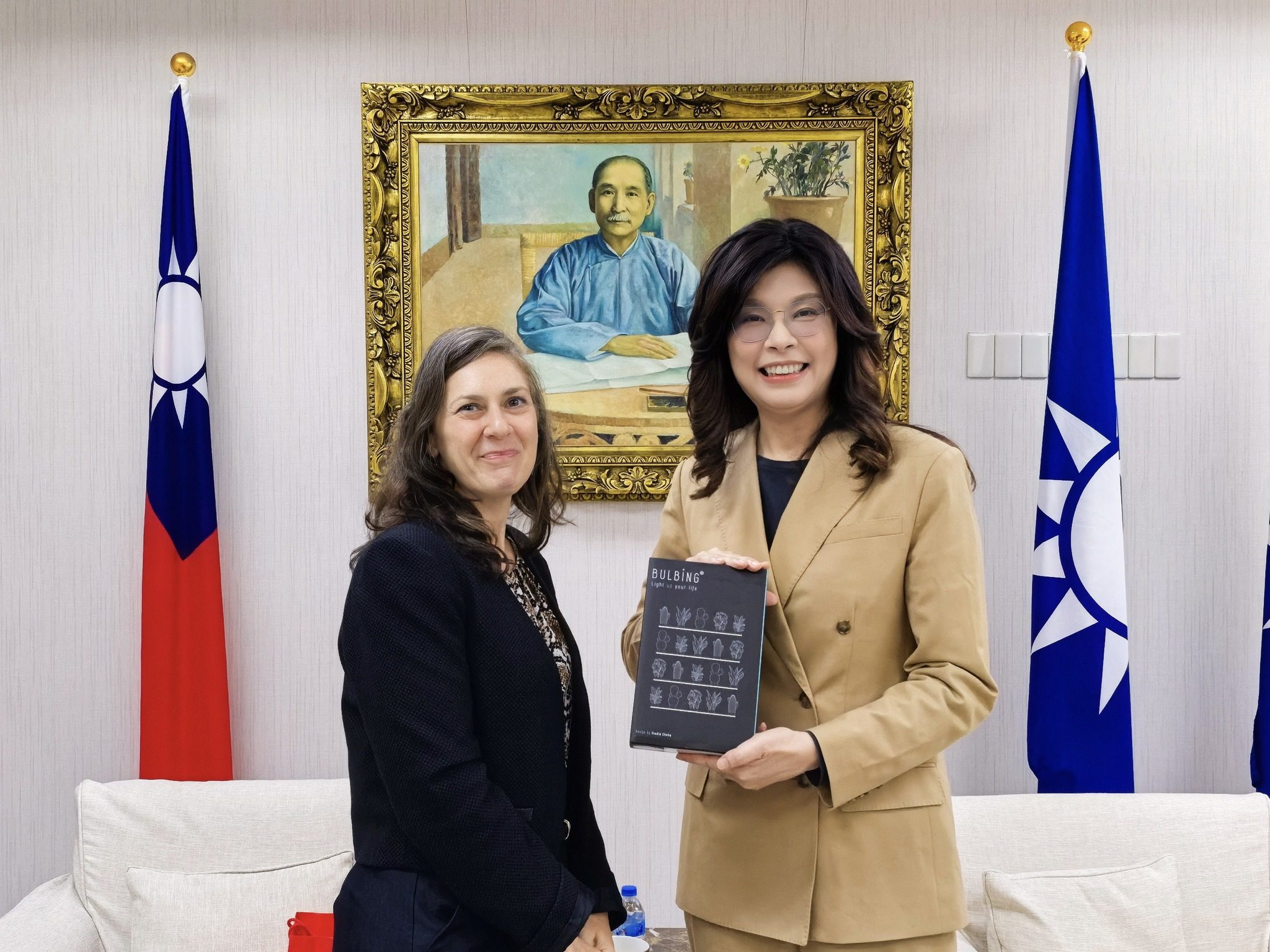 鄭麗文會見以色列代表游瑪雅　雙方晤談能源、氣候與科技合作等議題