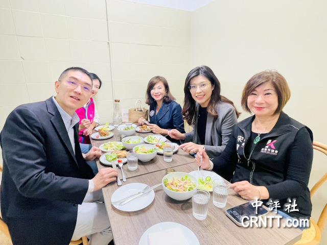 鄭麗文基隆半日遊　團隊隨行拍攝打造新形象