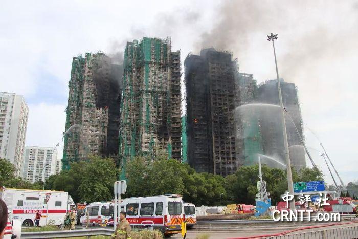 香港宏福苑大火　已釀55人罹難、一消防員殉職、279人失聯　李家超：提供災民過渡住宿安排　警拘捕維修公司涉誤殺3高層