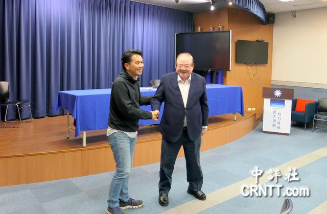 台南藍軍整合成功　陳以信宣布禮讓謝龍介