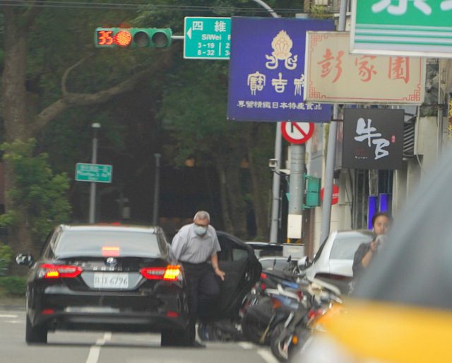 藍議員張斯綱再爆料　李俊俋用公務車取餐