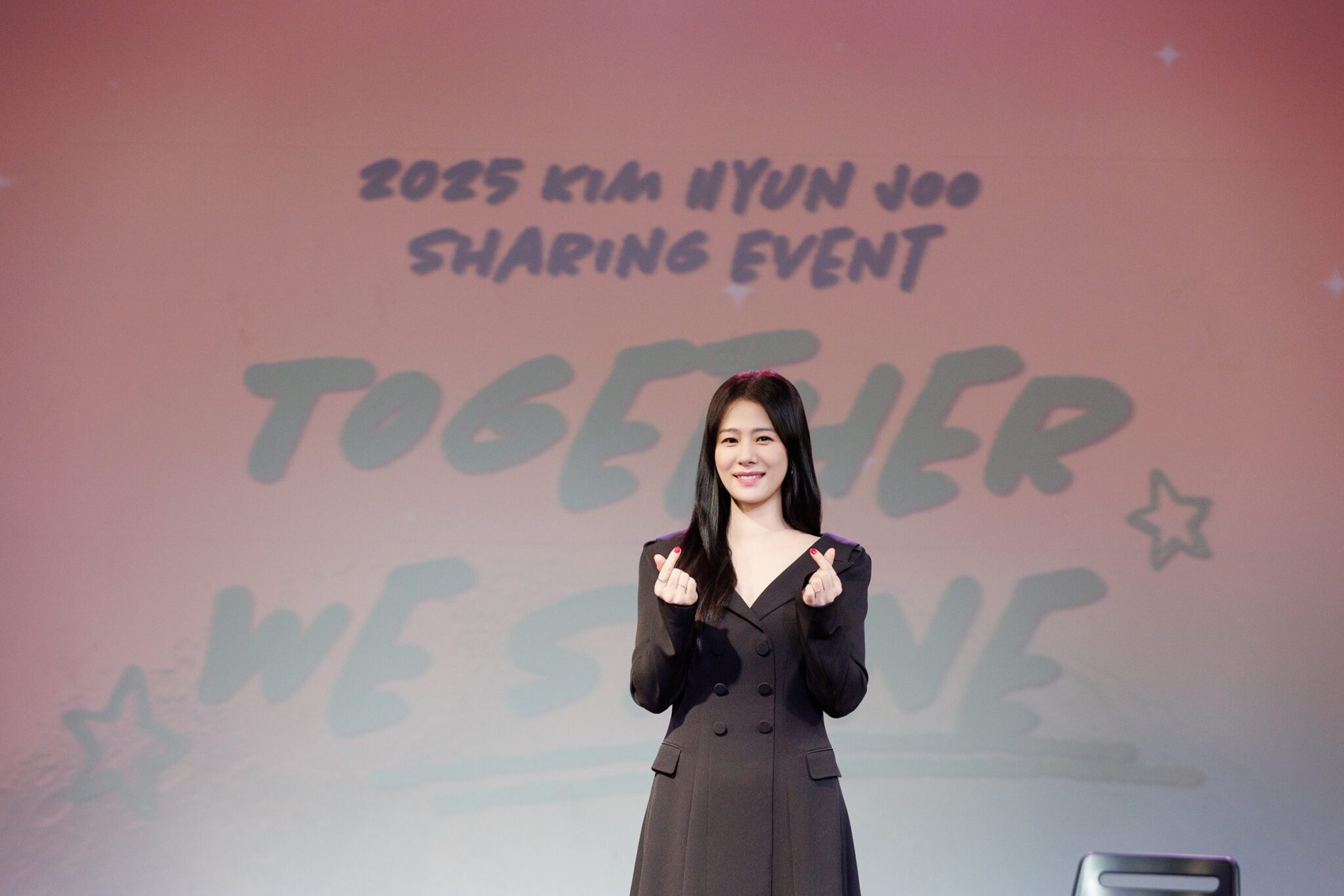 金賢珠當「愛心郵差」感謝心意獻台粉首次公開演唱展現天籟美嗓 金賢珠當「愛心郵差」感謝心意獻台粉首次公開演唱展現天籟美嗓