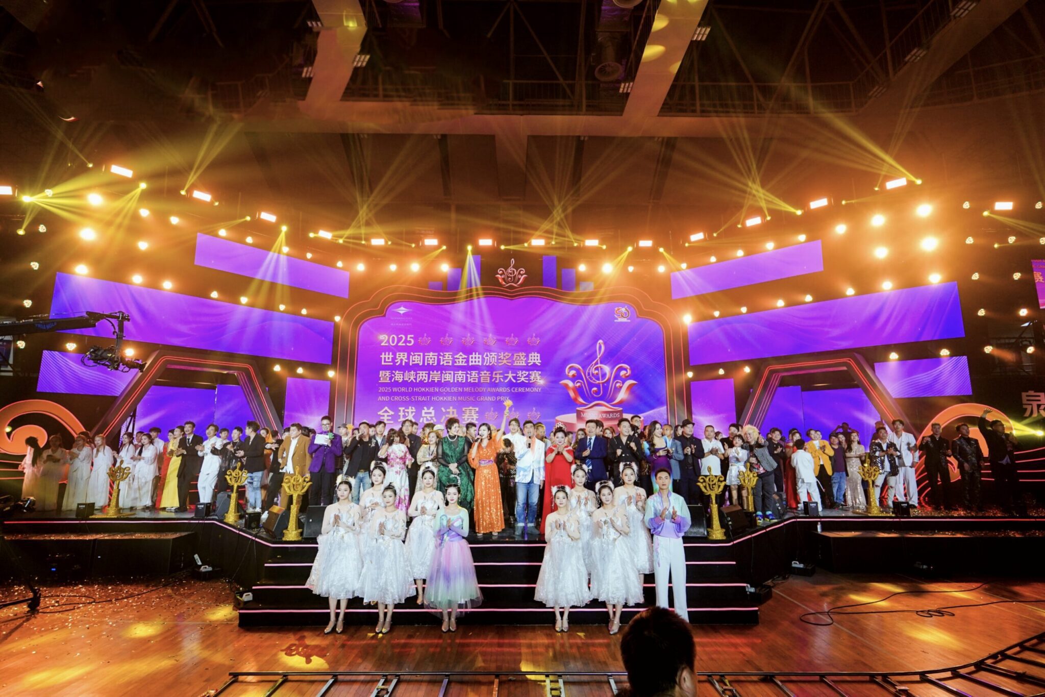 捷報! 木工歌手陳思瑋勇奪2025世界閩南語金曲盛典總決賽冠軍   淚謝恩師白冰冰