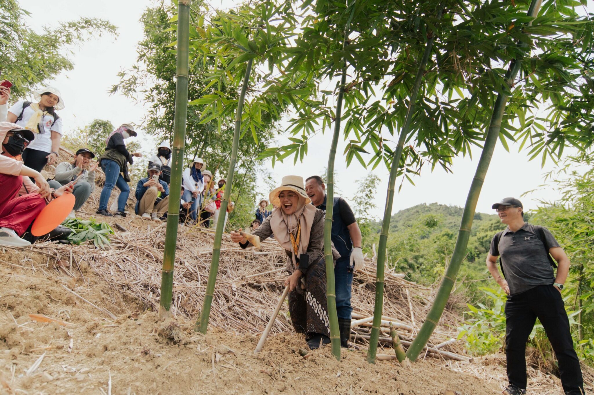 移工走入山林　貓空一日筍農體驗　感受臺北別樣風情