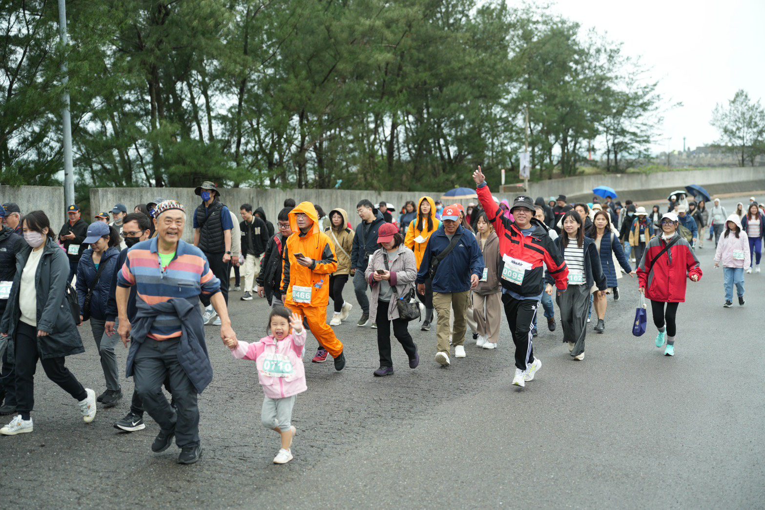美麗金山走跑活動千人響應 風雨中跑在最美金山線 美麗金山走跑活動千人響應 風雨中跑在最美金山線