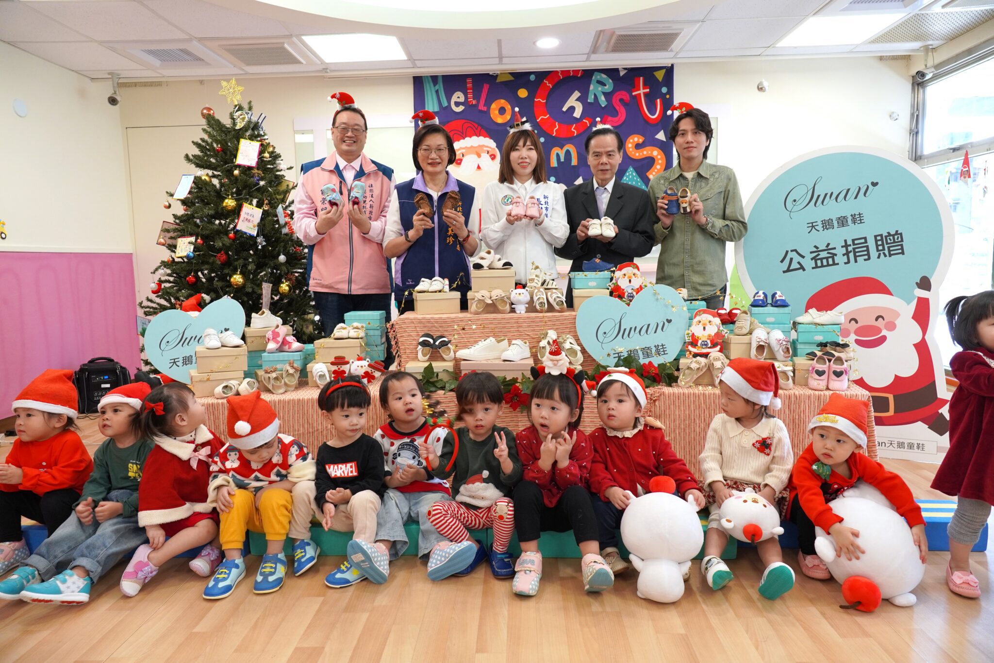 公托孩子的聖誕禮物　新北議員張維倩媒合美萬新企業　連5年捐童鞋