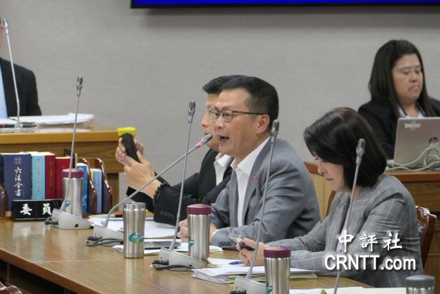 綠委吳思瑤喊公教年改要繼續　羅智強轟冷血