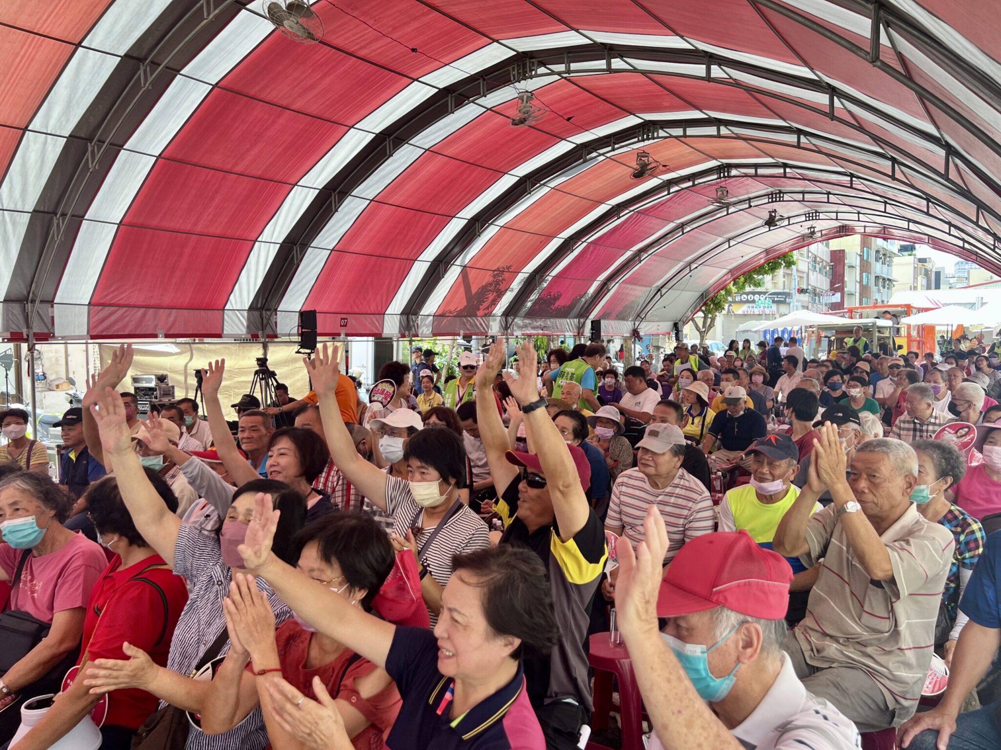 薛兆基左楠競選總部成立點燃戰火　民進黨兩大派系立委現身站台；文人、政壇齊聲力挺