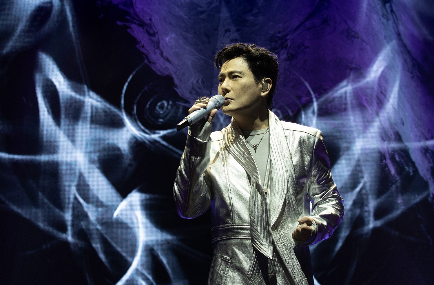 張信哲二度插旗倫敦終實現! 情歌王子溫柔宣告:「倫敦,我來啦!」