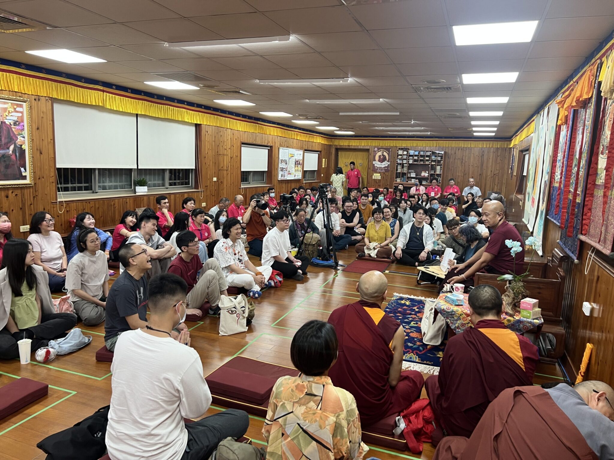 宗薩仁波切與青年對話「佛法不是文化  是真理說明書」　帶著智慧利劍光芒的青春辯證