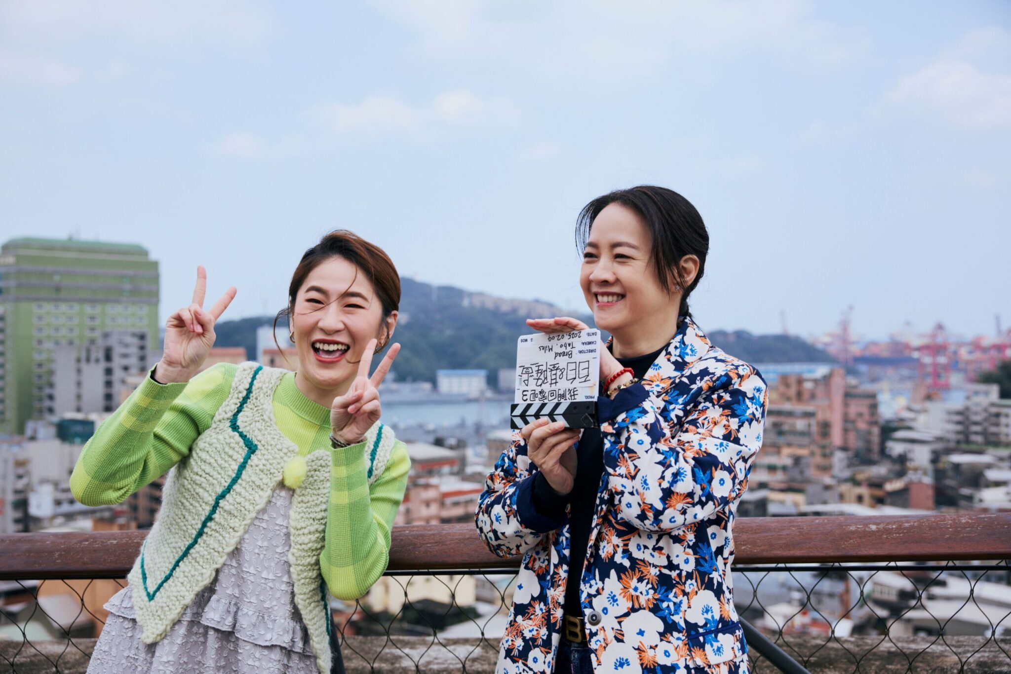 曾寶儀帶「戲劇圈的大秘寶」回家！百白返鄉基隆分享溫暖又爆笑的成長記憶