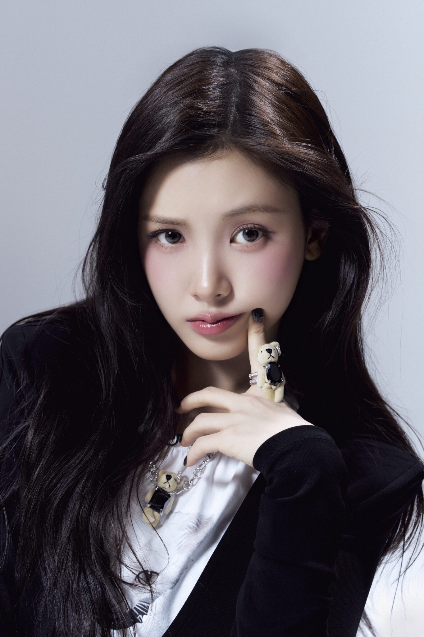 韓國女團 Baby DONT Cry 拍攝MV吃蟲子吊鋼絲卻覺得異常有趣 - 民生電子報
