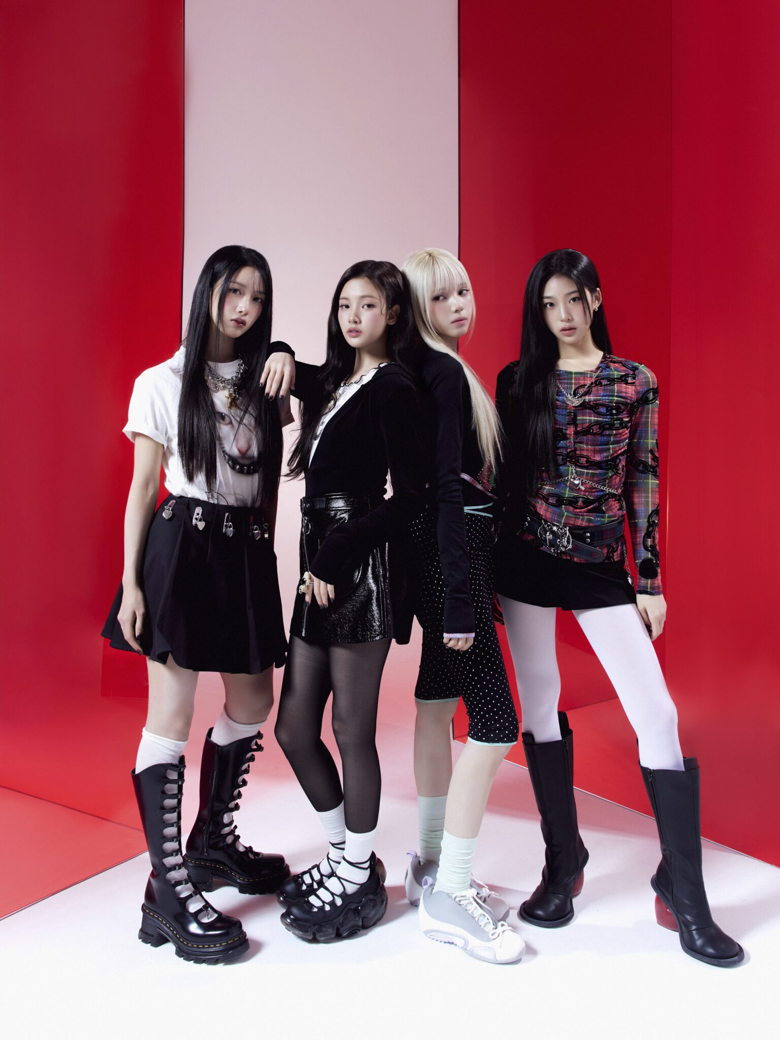 韓國女團 Baby DONT Cry 拍攝MV吃蟲子吊鋼絲卻覺得異常有趣 韓國女團 Baby DONT Cry 拍攝MV吃蟲子吊鋼絲卻覺得異常有趣