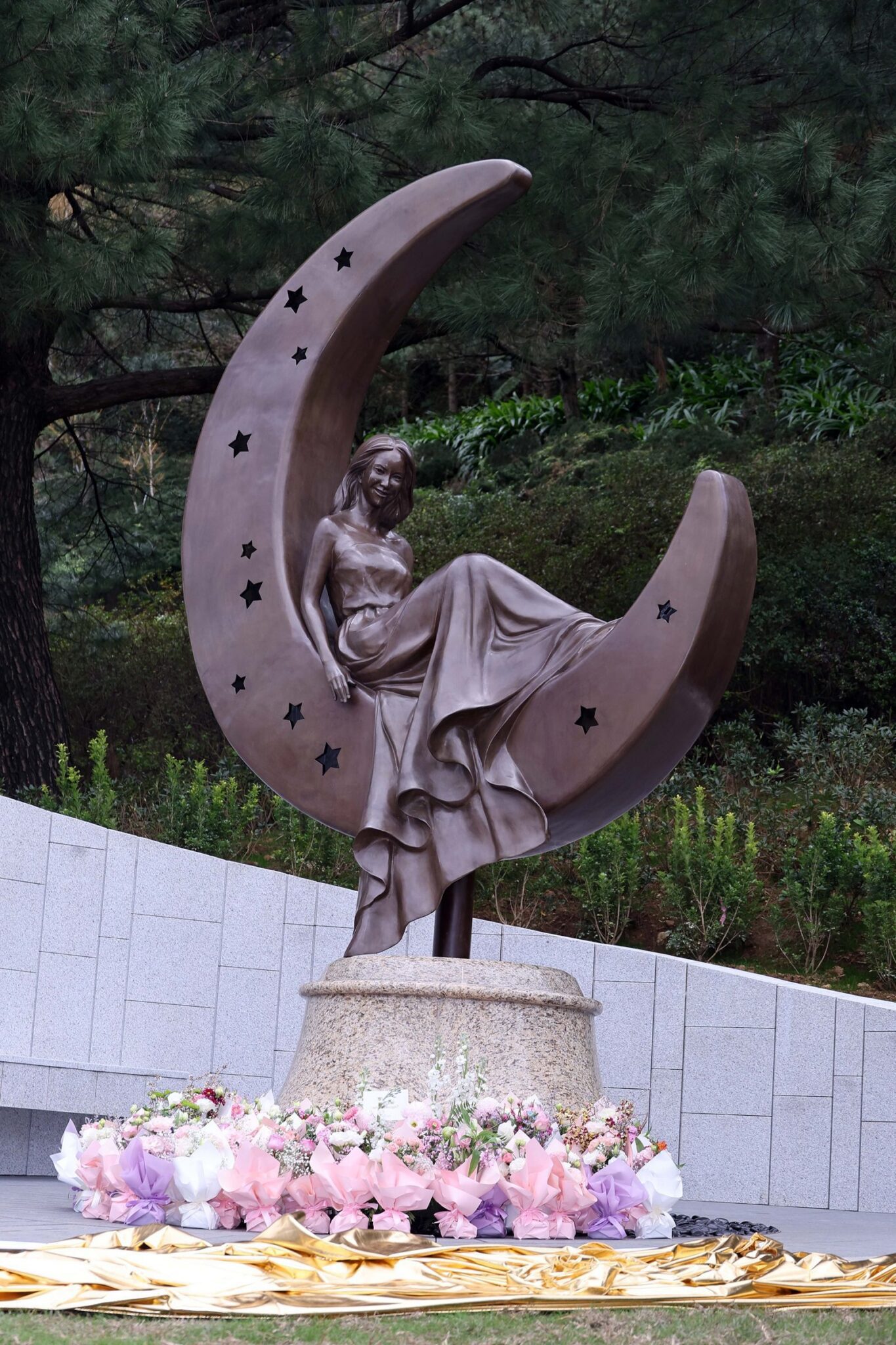 CoCo 李玟50歲冥誕 永遠的月光愛人雕像揭幕 CoCo 李玟50歲冥誕 永遠的月光愛人雕像揭幕