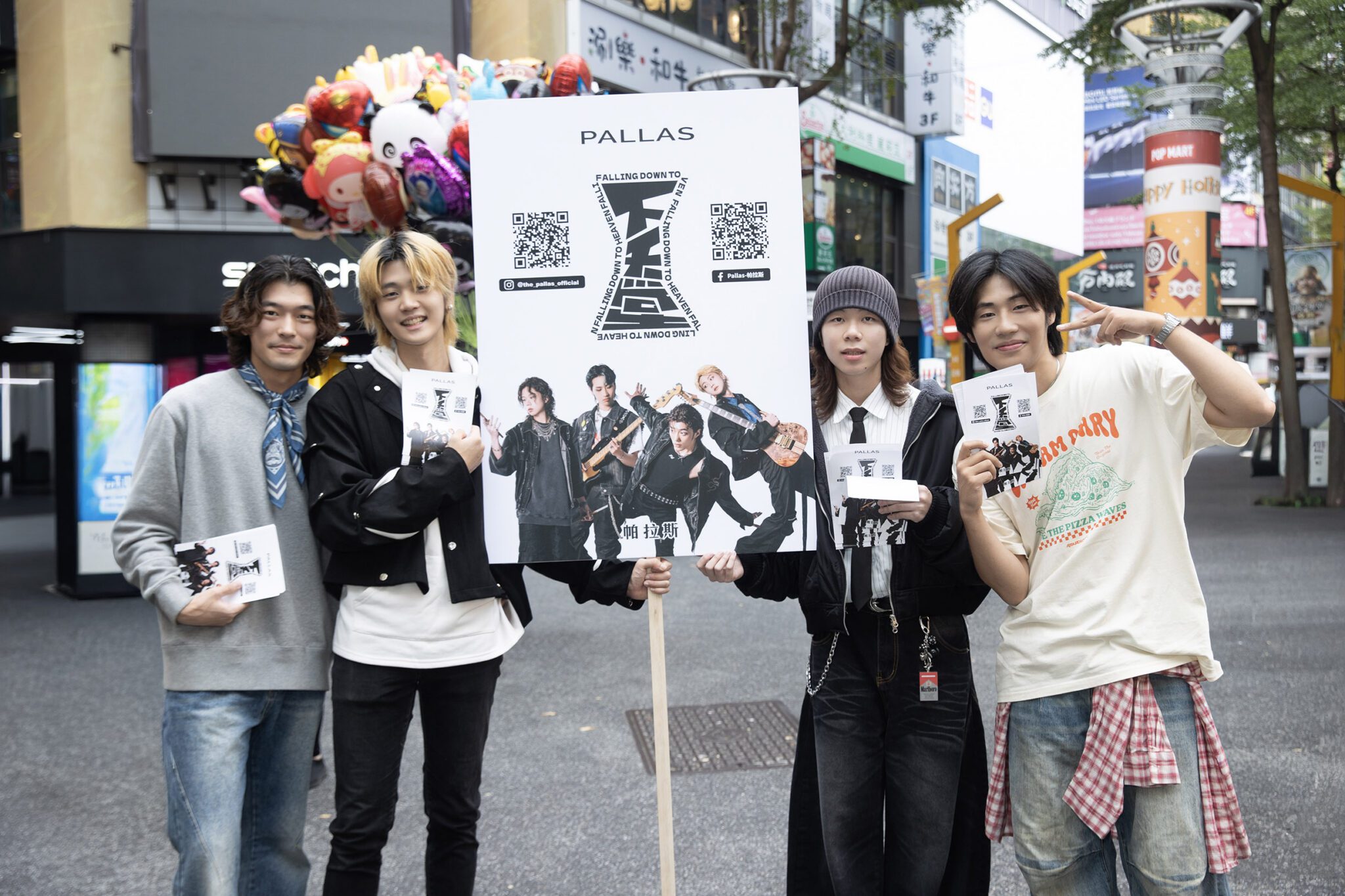 帕拉斯 PALLAS 師奶殺手潛力股 賣專輯被婆媽包圍合照簽名樣樣來