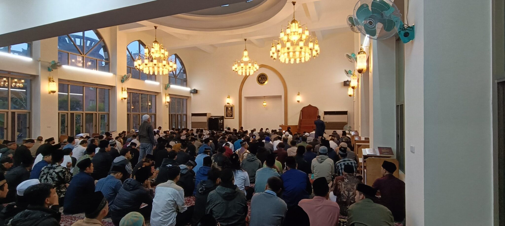 歡慶伊斯蘭開齋節　台中清真寺聚集３０００名穆斯林舉行會禮　