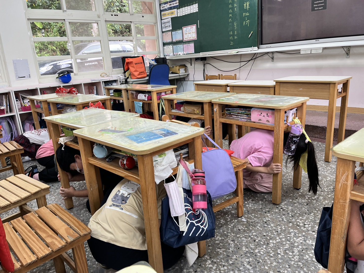 模震6強！基隆小學演練逼真　雙語疏散、封鎖熱區