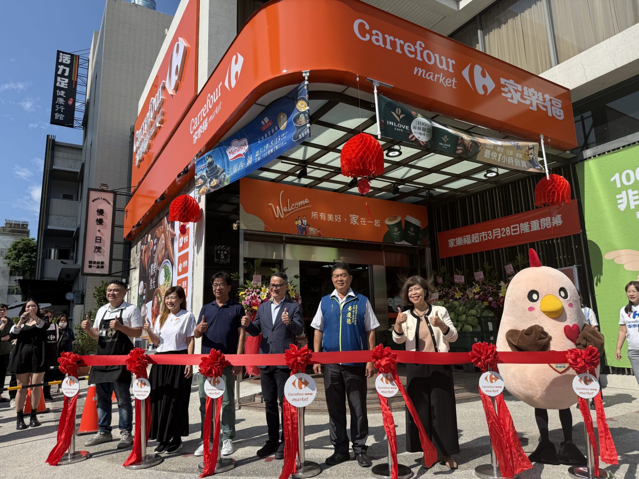 家樂福超市　全新的左營文上店　今日（28日）正式開幕