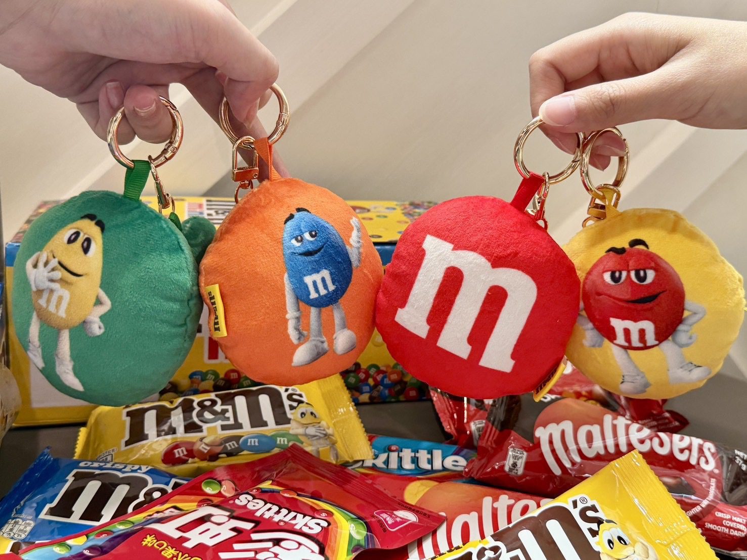 經典品牌MM’S巧克力豆絨毛鑰匙圈   7-ELEVEN全家39元加價購限定開賣