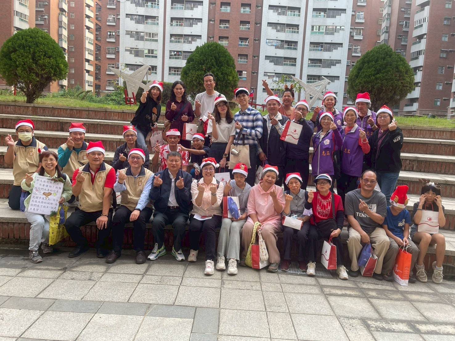 聖誕報佳音　榮服處攜手岡山區聯禱會　關懷社區榮民眷