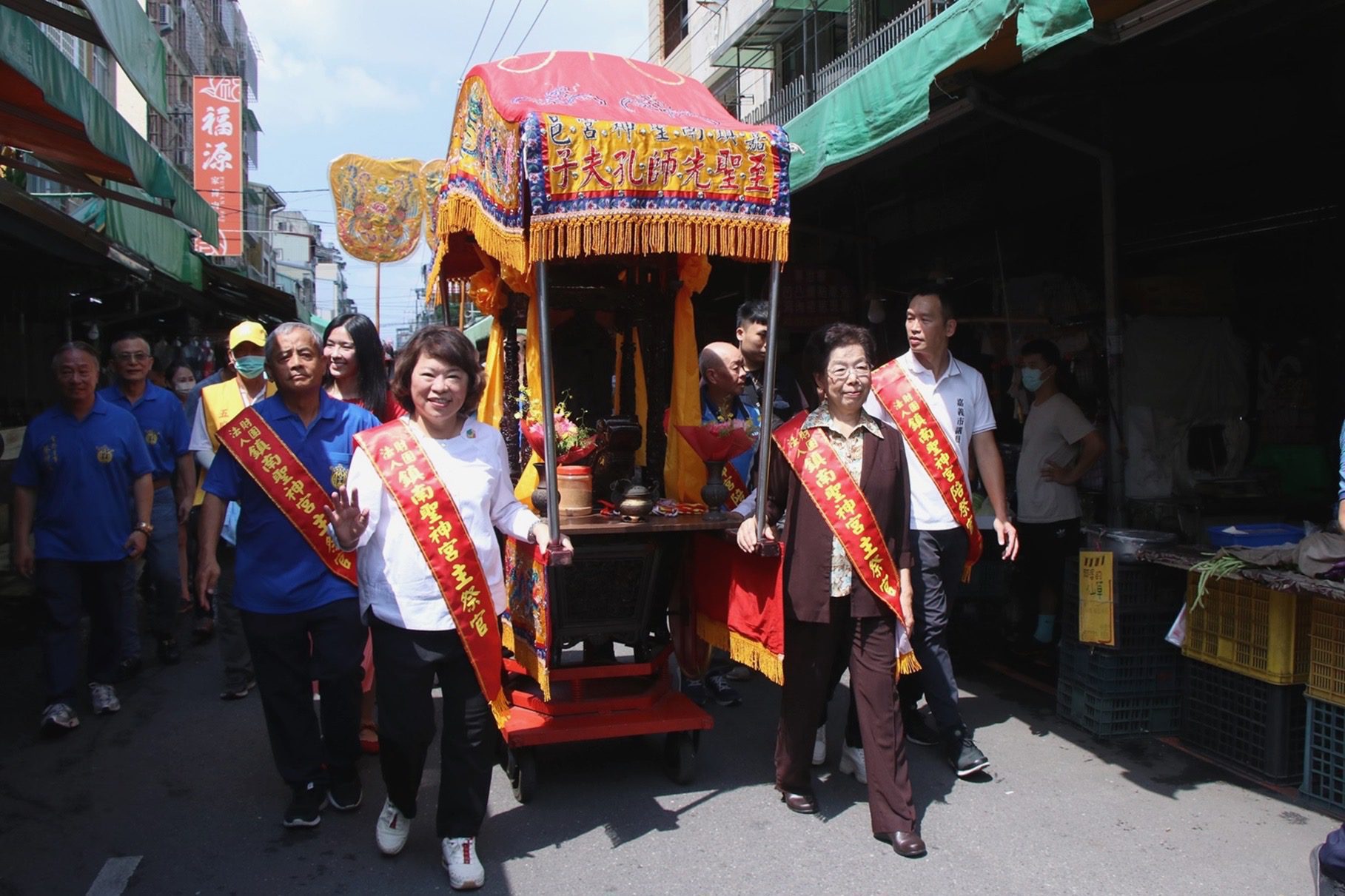 嘉義市迎孔繞境　黃敏惠為花蓮祈福、集結民間力量同援花蓮
