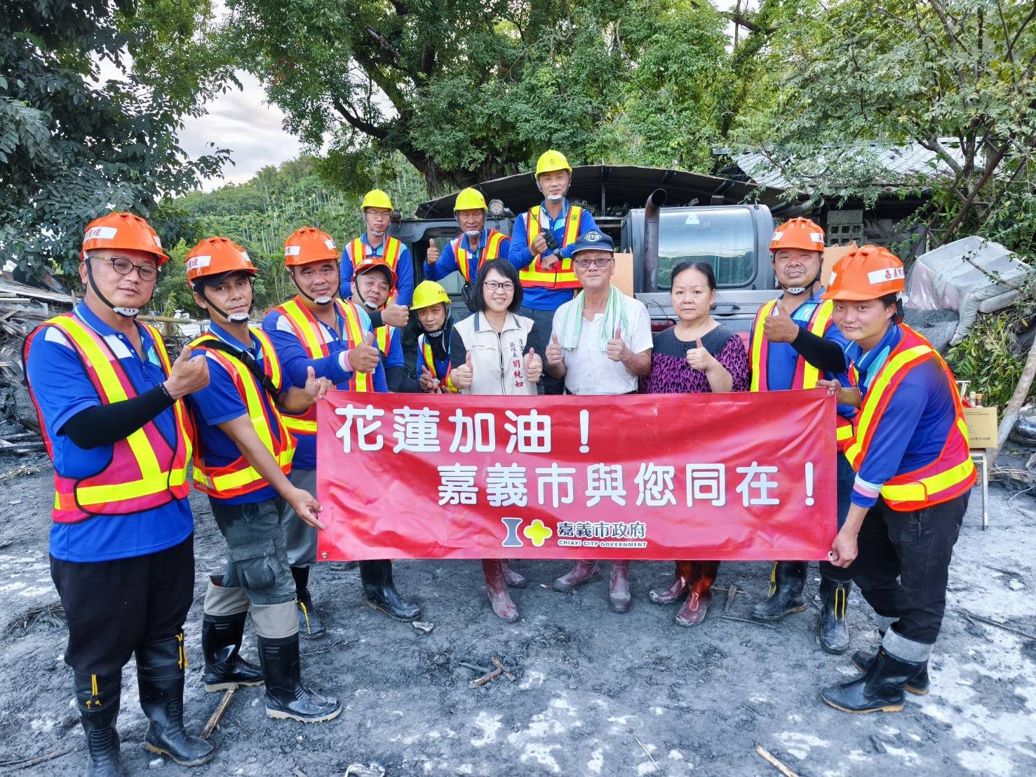 嘉市救援隊奔赴花蓮　孩子一個「讚」點亮隊員心中暖流