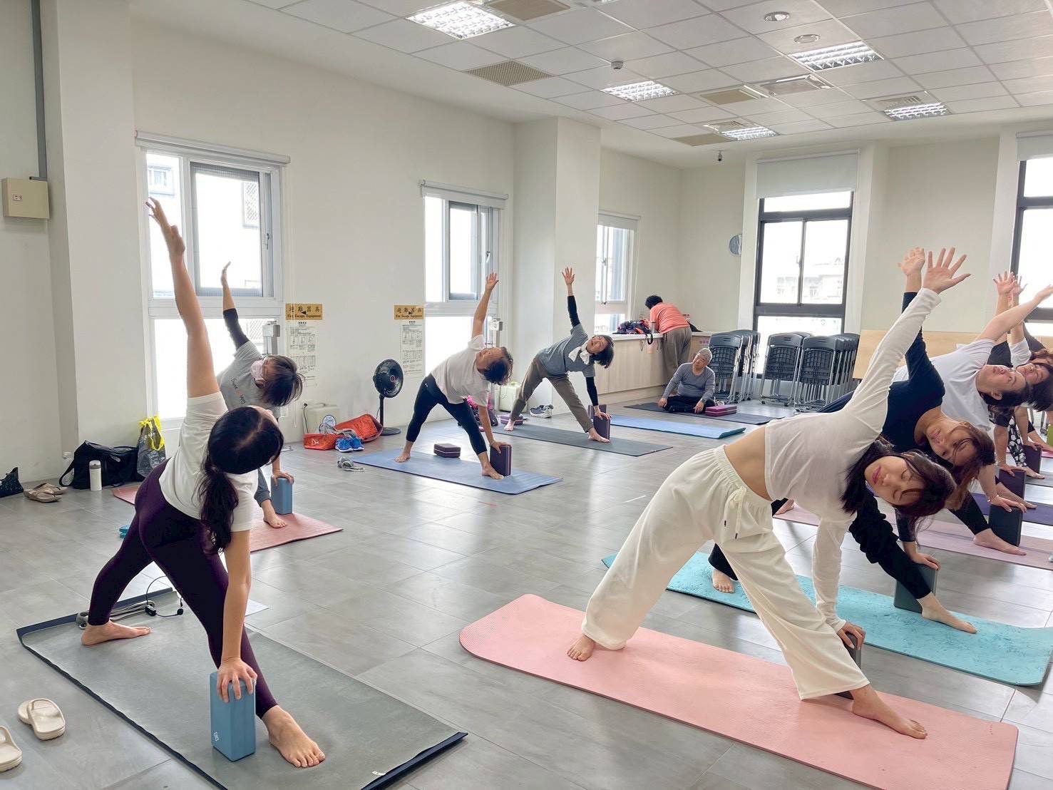 深化東高雄在地學習能量　勞工大學「全方位伸展瑜珈」　旗山班正式開課