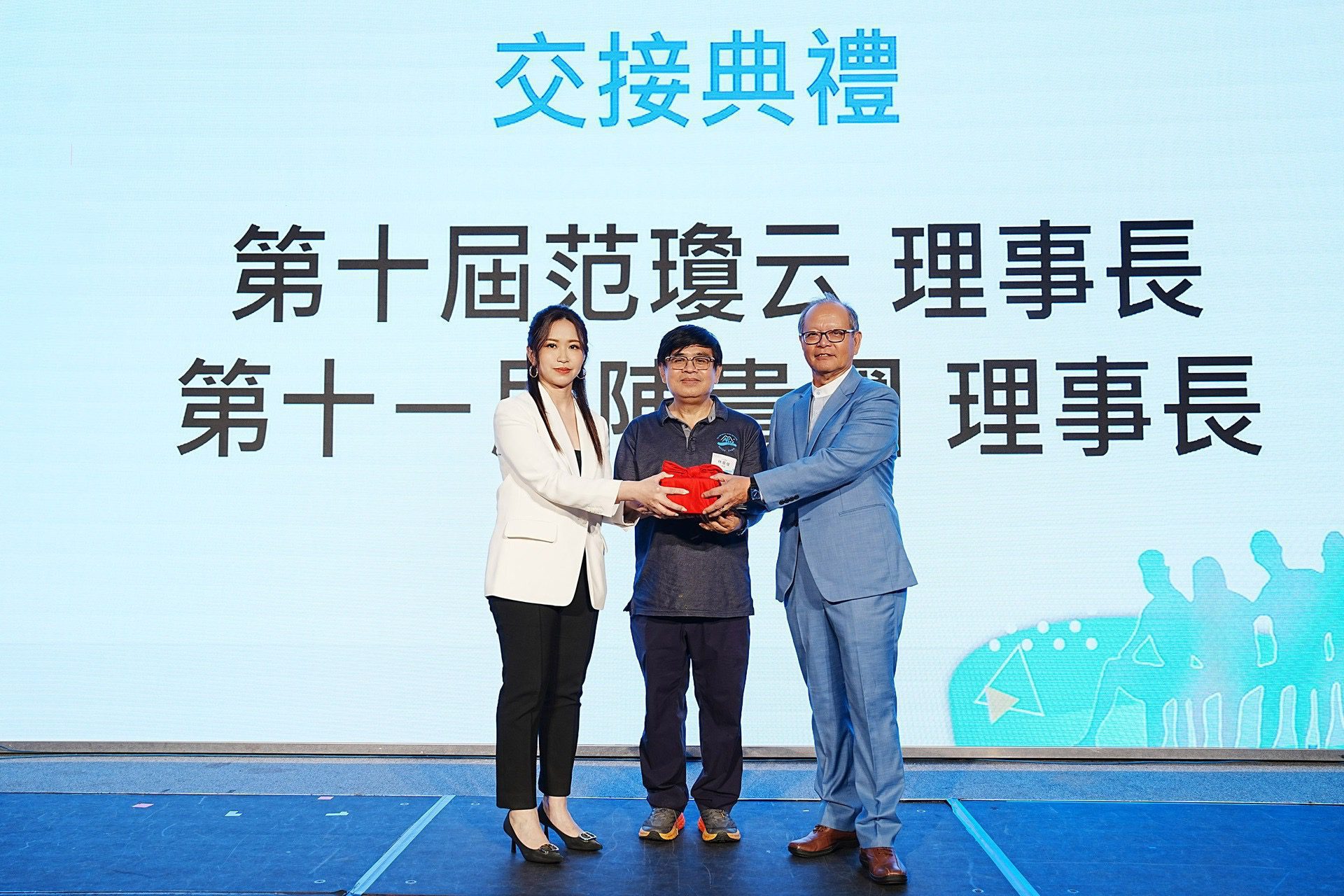 中山北區EMBA校友會理事長交接典禮隆重舉行　林豪傑院長親臨監交