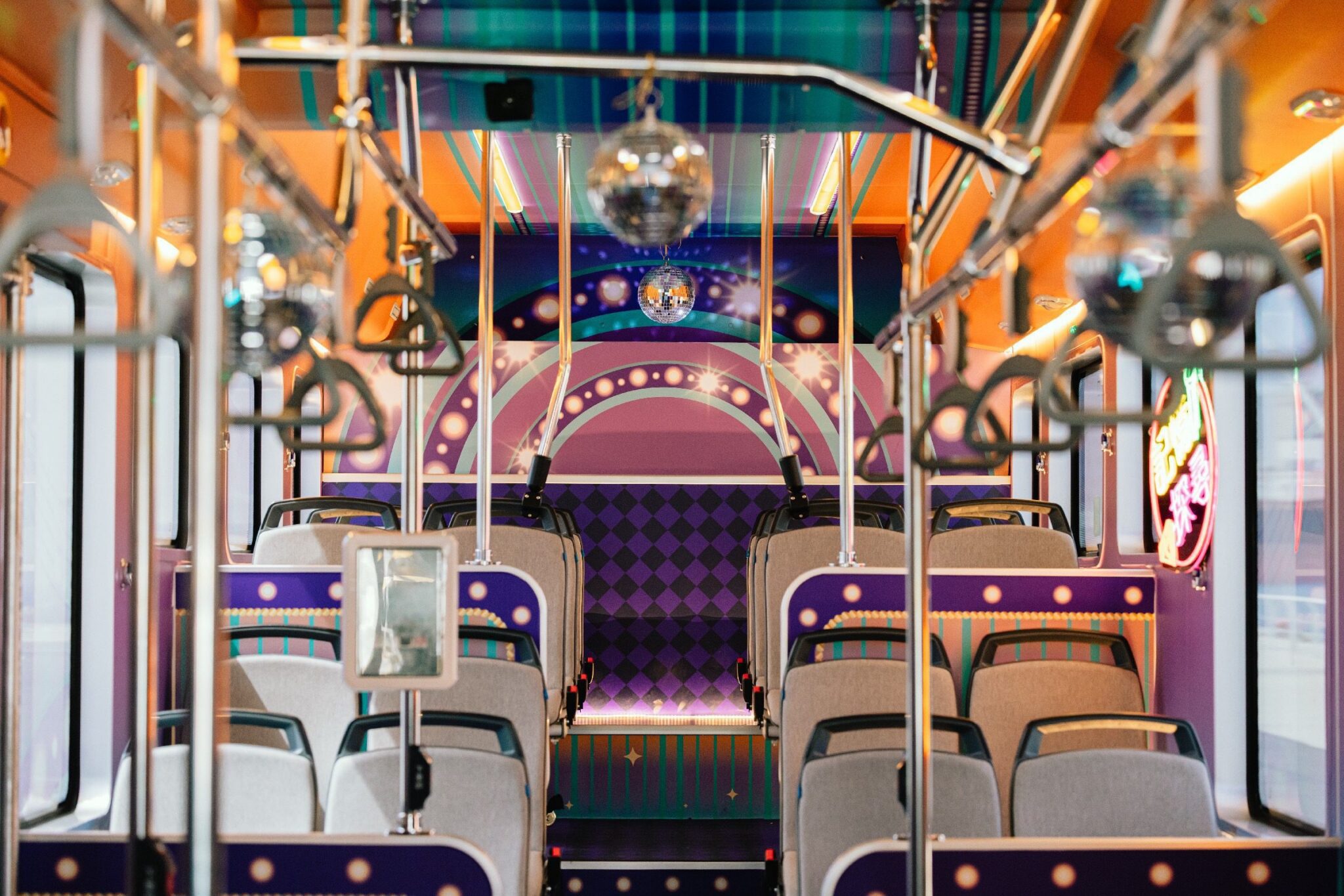 「高雄懷舊 記憶探尋」 　 60路懷舊主題公車加碼快閃展示　 5月4日駁二藝術特區精彩登場