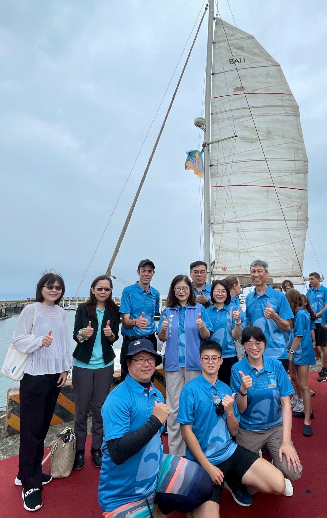 科學家登船陪航 國海院與臺法小帆手 共探海洋實作科學 科學家登船陪航 國海院與臺法小帆手 共探海洋實作科學