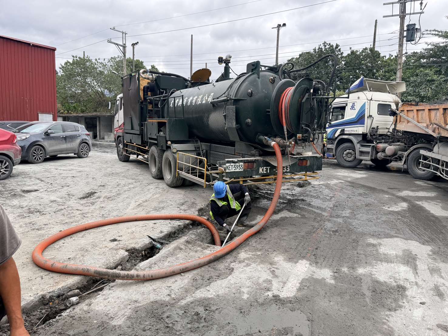 同島一命！雲林出動10台「高壓沖吸」清溝車　打通花蓮光復阻塞街道